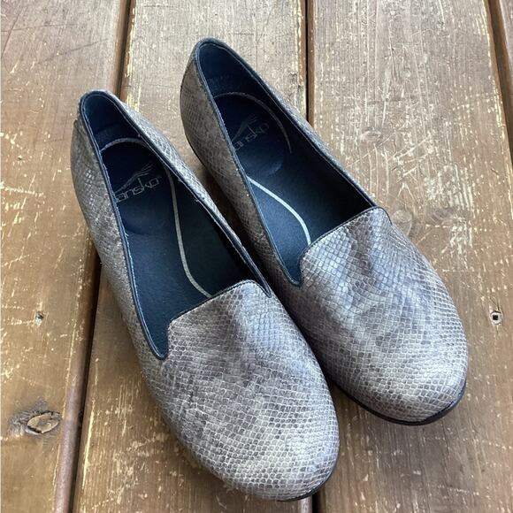Dansko Olivia Snake Grey Black Slip Loafer Women’s Comfort Shoe Size 38 - Picture 1 of 5